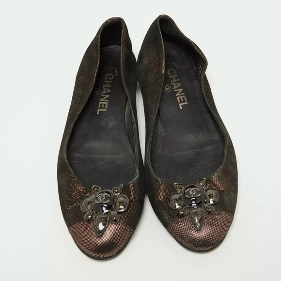 CHANEL Rare Bronze Metallic Flats with Beautiful Toe Feature!! 38.5 - Picture 2 of 9